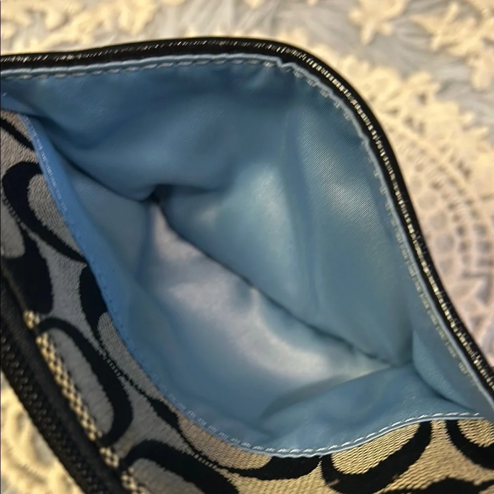 SOLD⚫️Coach Signature Wristlet - Picture 8 of 8